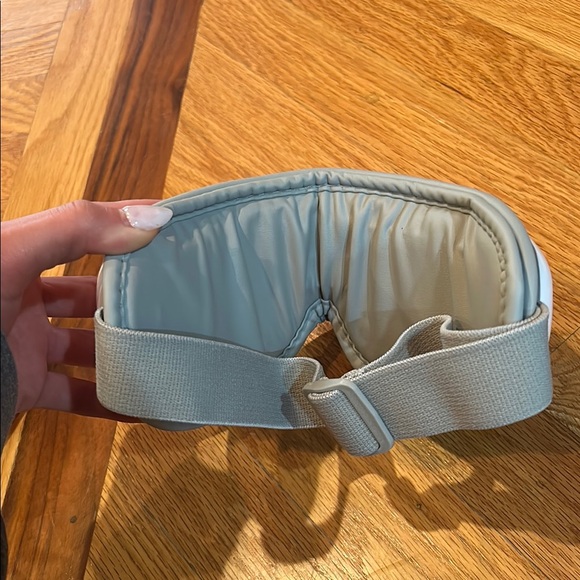 Renpho eye massager - Picture 3 of 5